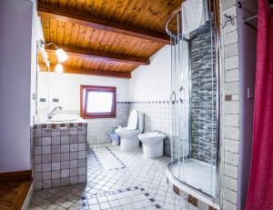 A bathroom at La Casa di Ilde al Duomo - Ortigia Holidays