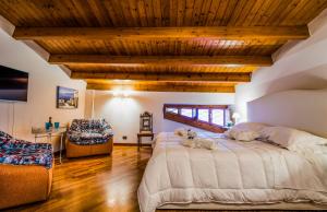 A bed or beds in a room at La Casa di Ilde al Duomo - Ortigia Holidays