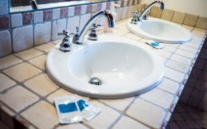 A bathroom at La Casa di Ilde al Duomo - Ortigia Holidays