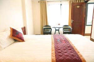 Postel nebo postele na pokoji v ubytování Son Ha Hotel SAPA