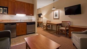Kuchyň nebo kuchyňský kout v ubytování Best Western PLUS Chemainus Inn