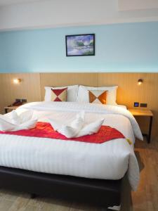Postel nebo postele na pokoji v ubytování Samui City Hotel