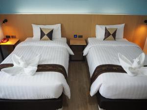Postel nebo postele na pokoji v ubytování Samui City Hotel