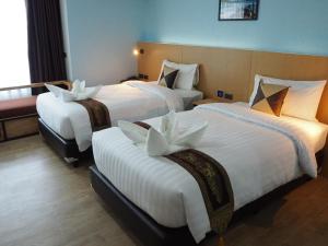 Postel nebo postele na pokoji v ubytování Samui City Hotel