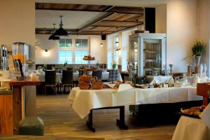 ห้องอาหารหรือที่รับประทานอาหารของ Landhaus Großes Meer