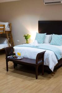 Postel nebo postele na pokoji v ubytování The Graaff-Reinet Suites