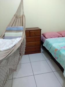 a bedroom with a hammock and a bed and a dresser at CASA para até 10 PESSOAS in Boa Vista