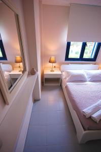 Łóżko lub łóżka w pokoju w obiekcie Laguna Corfu