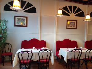 Hotel Bar Restaurant Saint Paul的休息区
