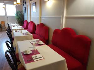 Hotel Bar Restaurant Saint Paul的休息区