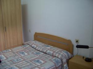 A bed or beds in a room at Apartamentos Chelo