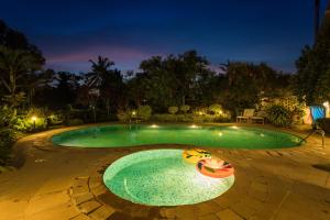 Bazén v ubytování Hotel Coorg International nebo v jeho okolí