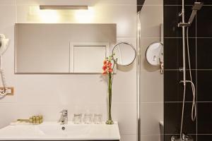 Un baño de Eurostars Monumento Monasterio de San Clodio Hotel
