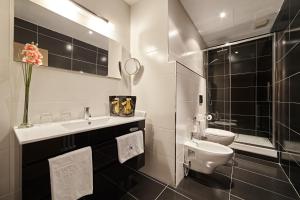 Un baño de Eurostars Monumento Monasterio de San Clodio Hotel