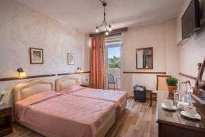 Postel nebo postele na pokoji v ubytování Jolly Hotel + 25 fotografií