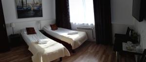 Łóżko lub łóżka w pokoju w obiekcie Gościniec Margo