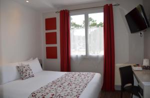 Hotel et Spa Les Cleunes Oléron客房内的一张或多张床位