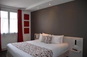 Hotel et Spa Les Cleunes Oléron客房内的一张或多张床位