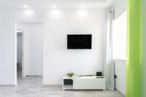 Televízia a/alebo spoločenská miestnosť v ubytovaní 906 lUXURY PARAíSO SEA VIEW