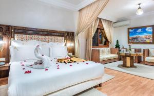 Postel nebo postele na pokoji v ubytování Hivernage Secret Suites & Garden