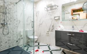 Koupelna v ubytování Hivernage Secret Suites & Garden