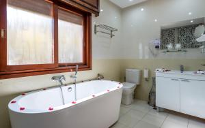 Koupelna v ubytování Hivernage Secret Suites & Garden