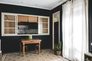 A kitchen or kitchenette at Brummell Apartments Gracia