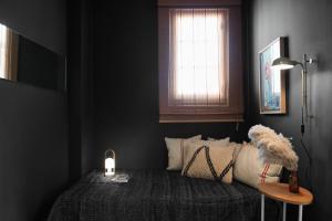 A bed or beds in a room at Brummell Apartments Gracia