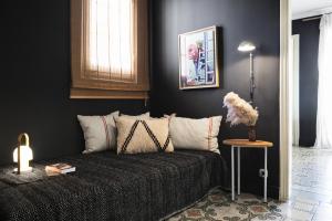 A seating area at Brummell Apartments Gracia