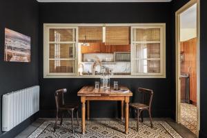 A kitchen or kitchenette at Brummell Apartments Gracia Még 17 kép