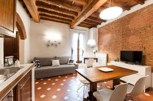 Televízia a/alebo spoločenská miestnosť v ubytovaní Borgo Pinti Apartment