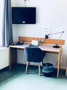 TV in/ali zabaviščno središče v nastanitvi Hotel Garni