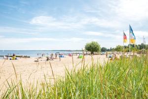 a crowded beach with people on the sand and the water at Ferienwohnung Küstenurlaub Ueckermünde in Ueckermünde