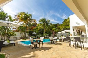 The swimming pool at or close to Casa Veintiuno