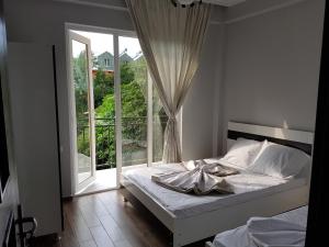 Un pat sau paturi într-o cameră la Royal House