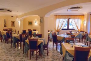 ห้องอาหารหรือที่รับประทานอาหารของ Hotel Terme Fiola