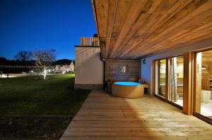 Aed väljaspool majutusasutust Chalets Petry Spa & Relax