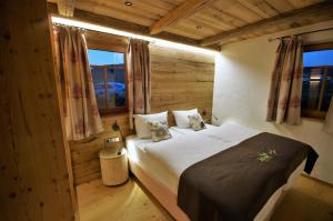 Voodi või voodid majutusasutuse Chalets Petry Spa & Relax toas