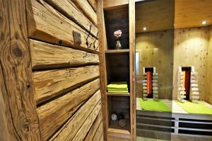 Vannituba majutusasutuses Chalets Petry Spa & Relax