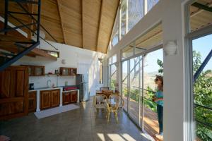 Η κουζίνα ή μικρή κουζίνα στο El nido rojo