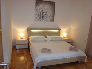 Postel nebo postele na pokoji v ubytování Apartments Ledic