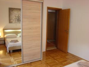 Postel nebo postele na pokoji v ubytování Apartments Ledic