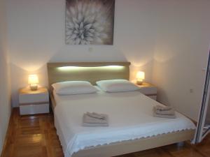 Postel nebo postele na pokoji v ubytování Apartments Ledic