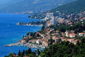 Fotografia z galérie ubytovania Villa Pelda Apartment, sea view, parking, pet friendly v destinácii Opatija
