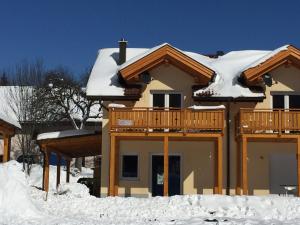 Berghaus Christel, bergbeek in grote tuin v zimě