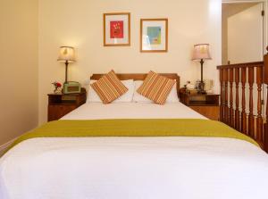 Кровать или кровати в номере Roseleigh House