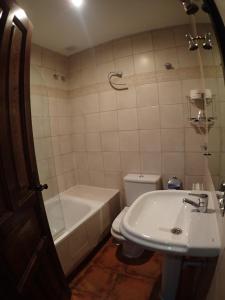 Koupelna v ubytování Hostal Santiago