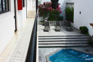 two pictures of a swimming pool next to a building at Casa Blanca Tequisquiapan in Tequisquiapan