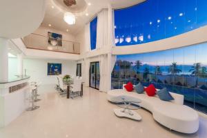 Lobbyn eller receptionsområdet på White Stone - Luxurious Sunset View 4 Bed Pool Villa