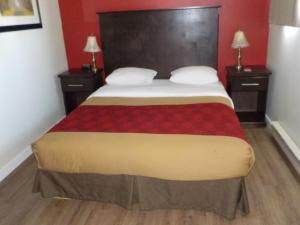 Postel nebo postele na pokoji v ubytování Econo Lodge